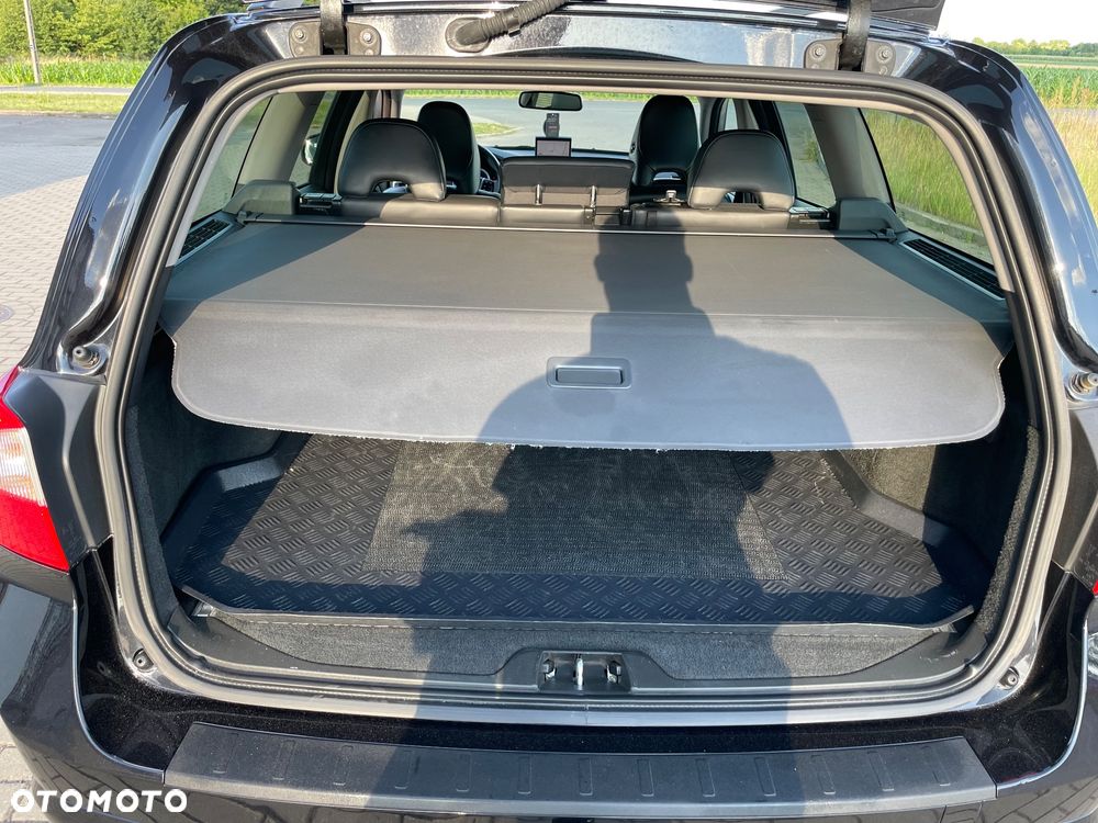 Volvo V70 D5 R-Design - 30