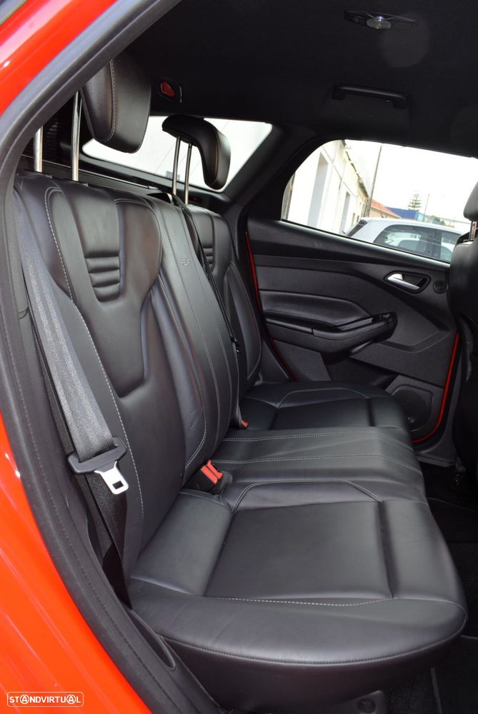 Ford Focus SW 2.0 EcoBoost ST - 35