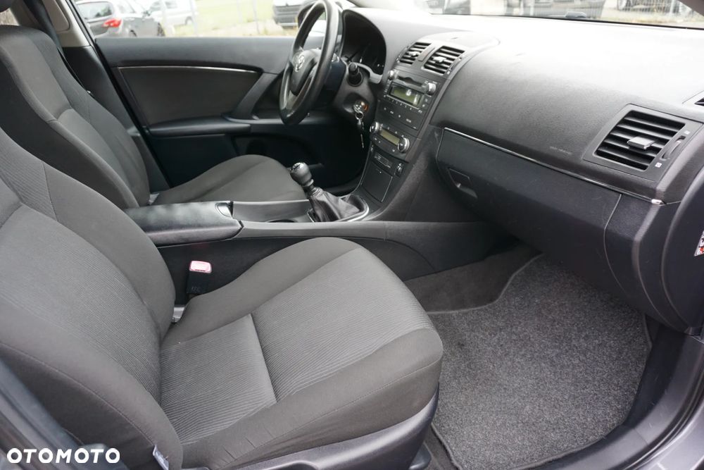 Toyota Avensis Combi 1.6 Comfort - 16