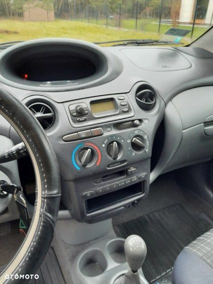 Toyota Yaris 1.0 Base - 5