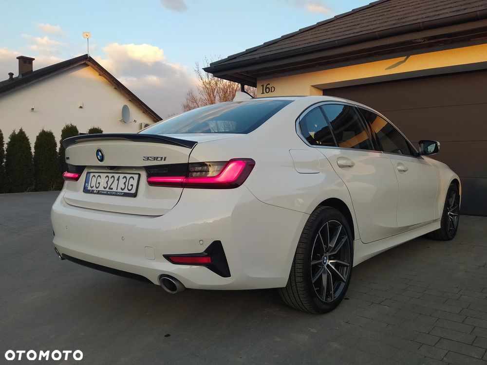 BMW Seria 3 330i Sport Line - 10