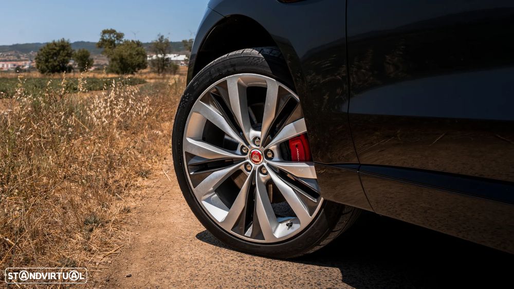 Jaguar F-Pace P400e AWD R-Dynamic HSE - 58