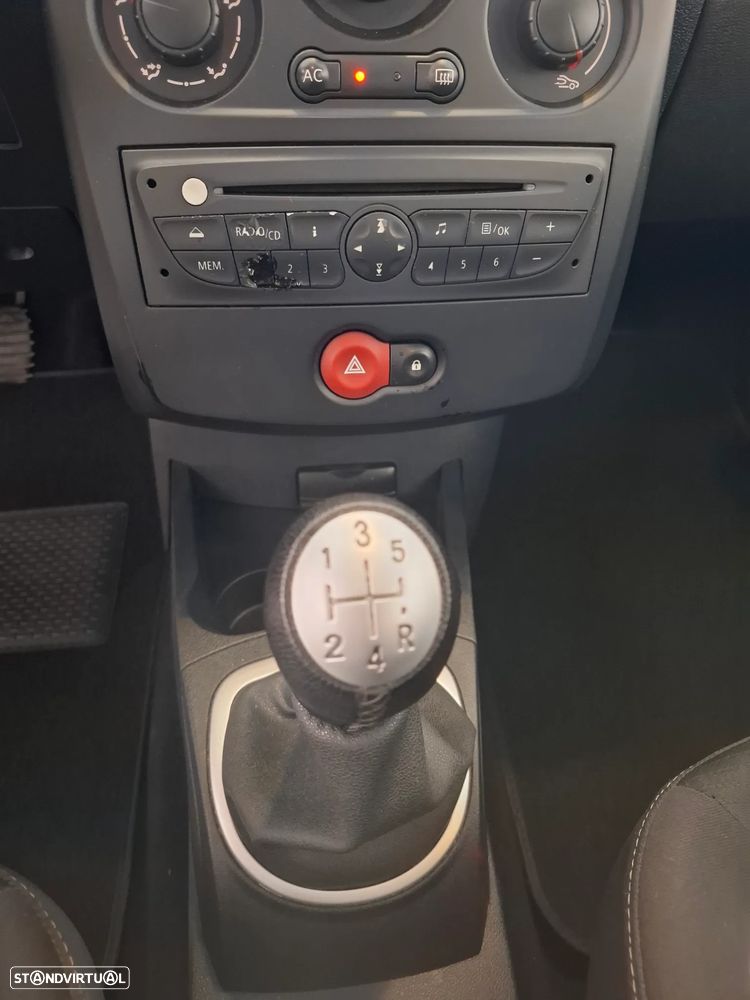 Renault Clio 1.5 dCi Dynamique S - 12