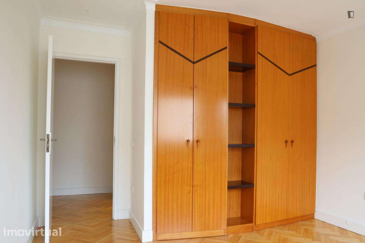 Apartamento com 4 quartos - localizado em Senhora da Hora Porto - Grande imagem: 3/30