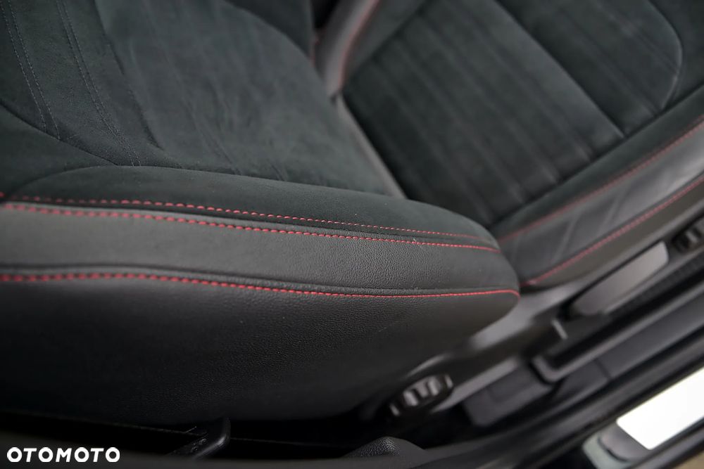 Ford Kuga 2.0 TDCi 4x4 ST-Line - 31