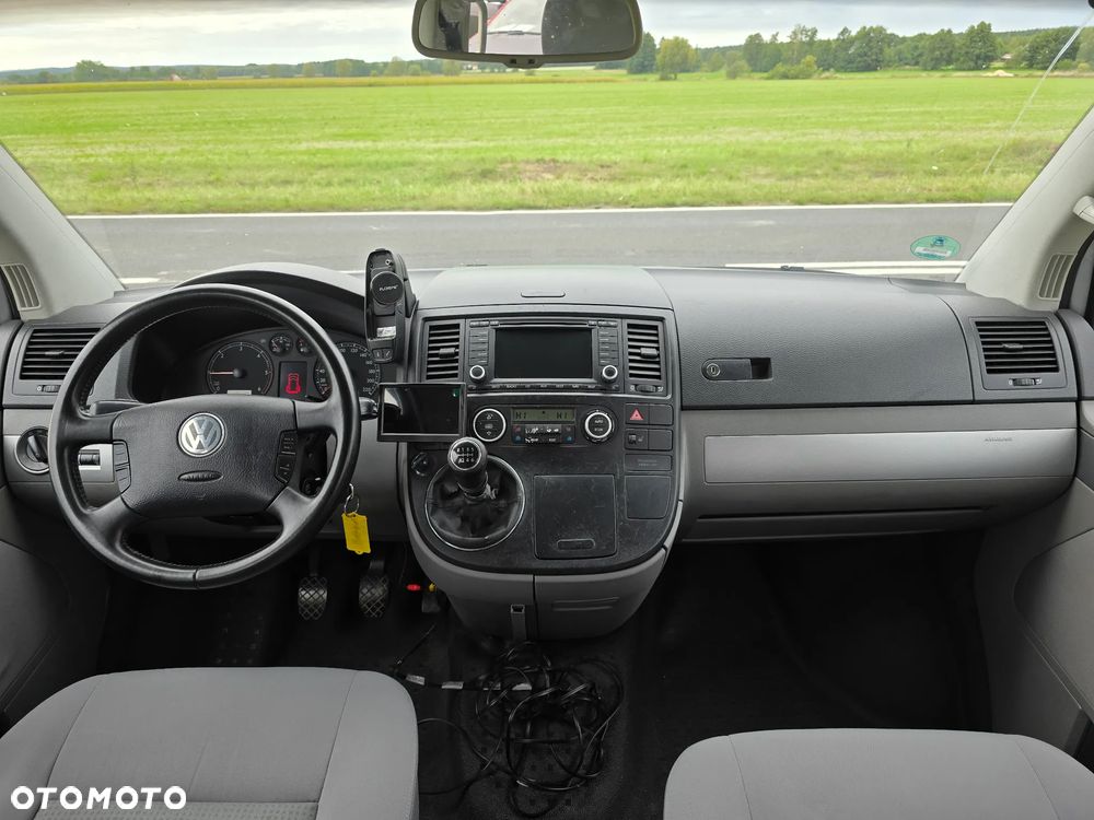 Volkswagen Multivan - 21