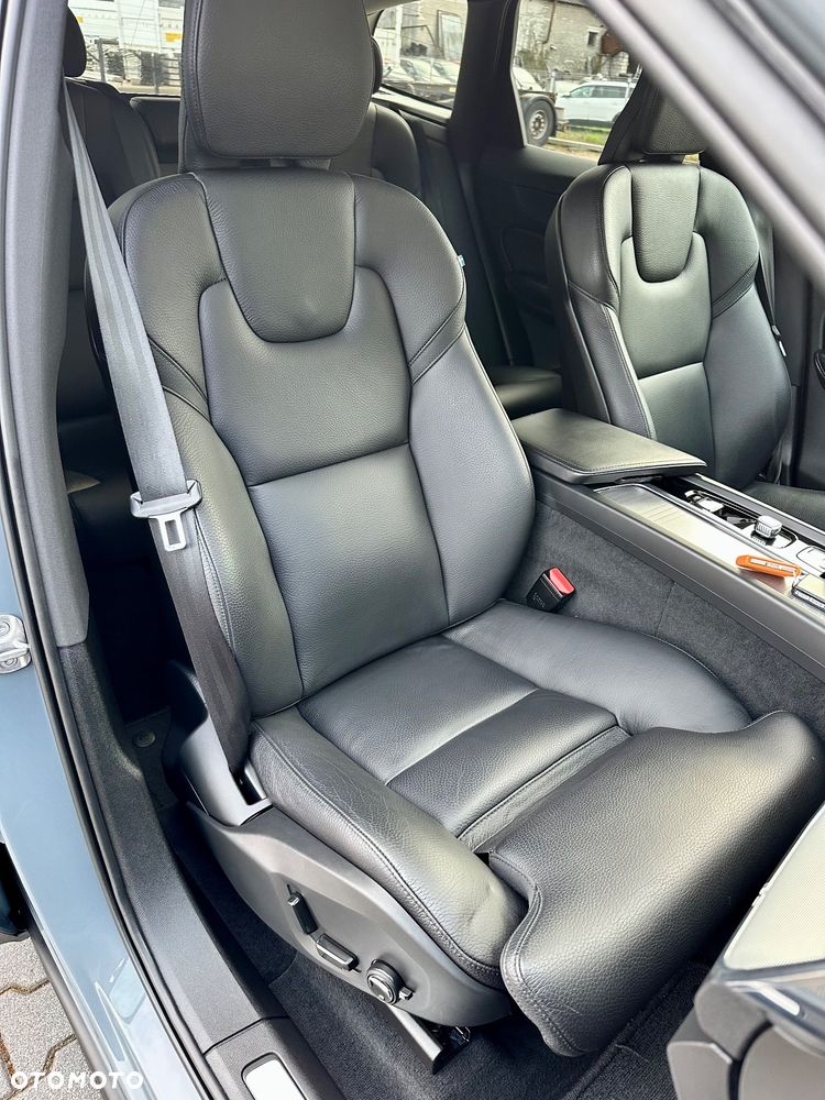 Volvo XC 60 B4 D Plus Bright - 29