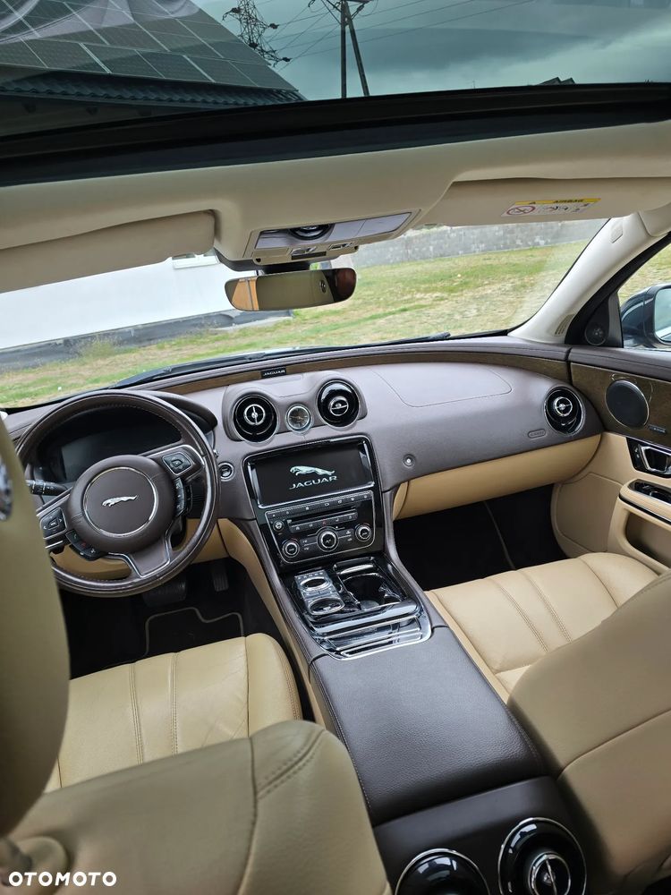 Jaguar XJ 3.0 D V6 Premium Luxury - 4