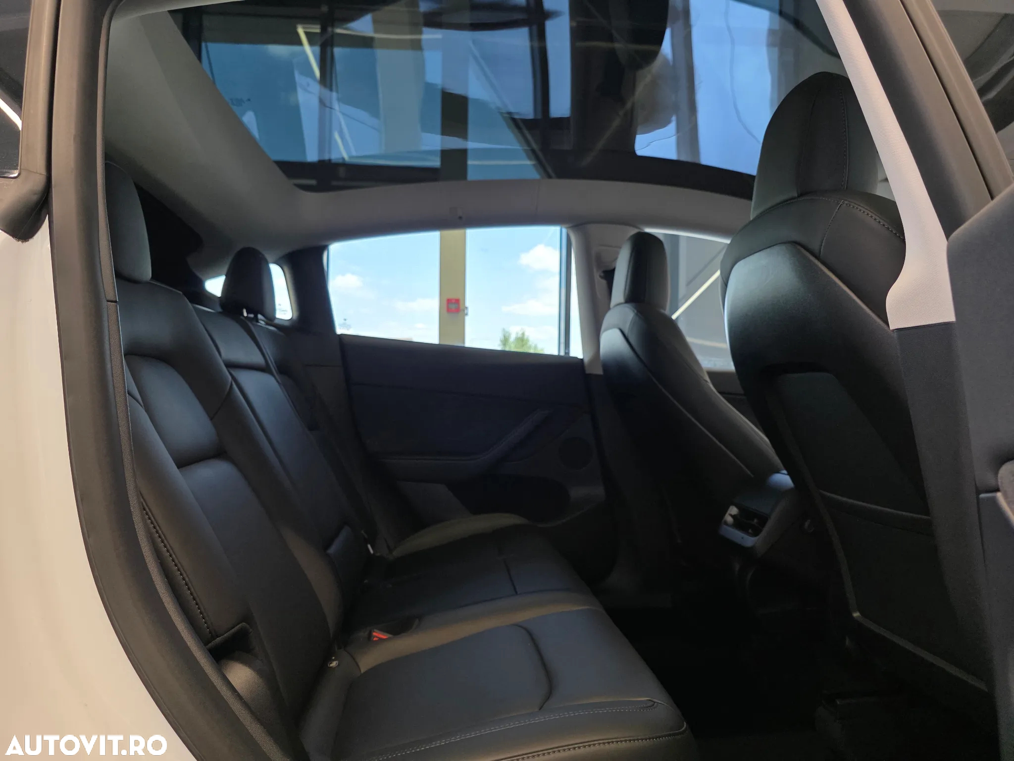 Tesla Model Y Long Range Dual Motor AWD - 11