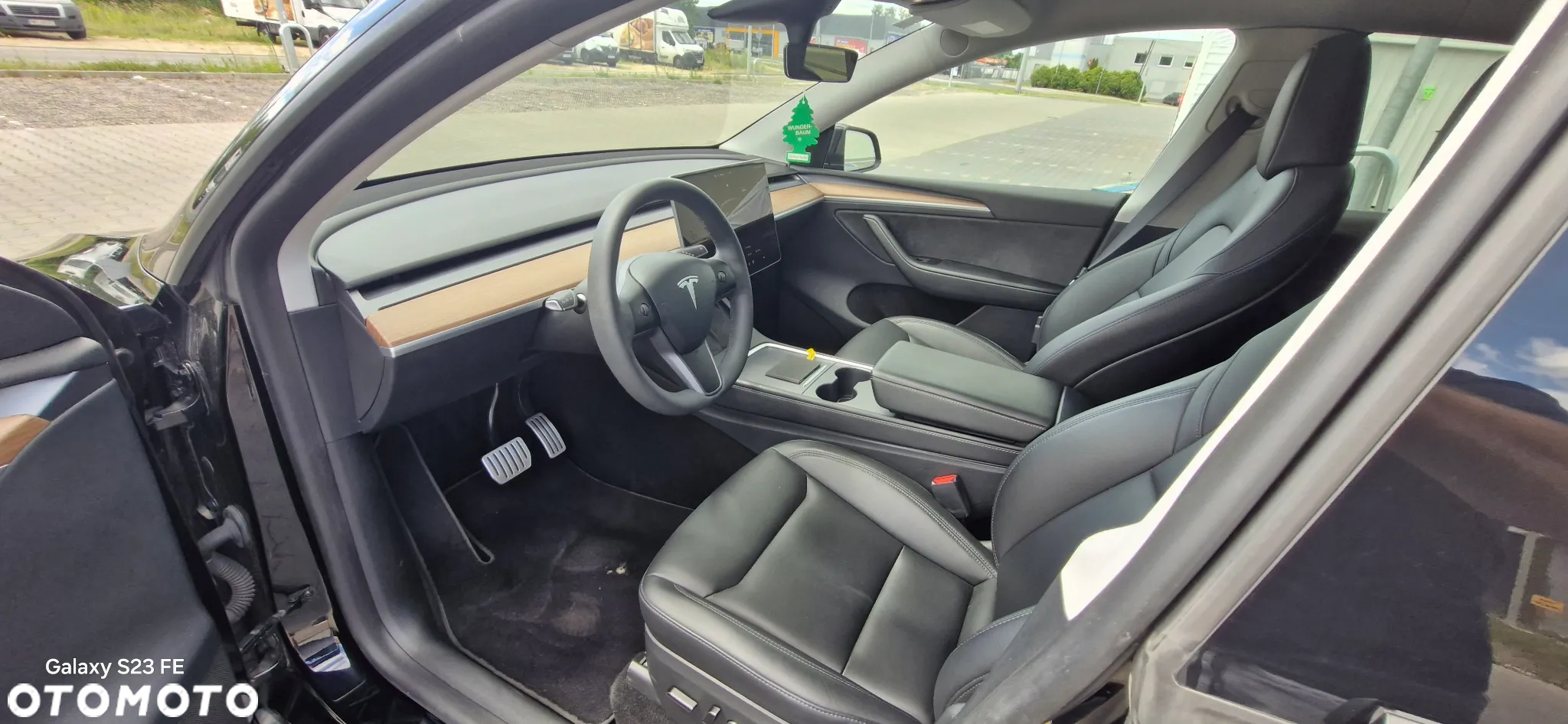 Tesla Y Performance AWD - 11