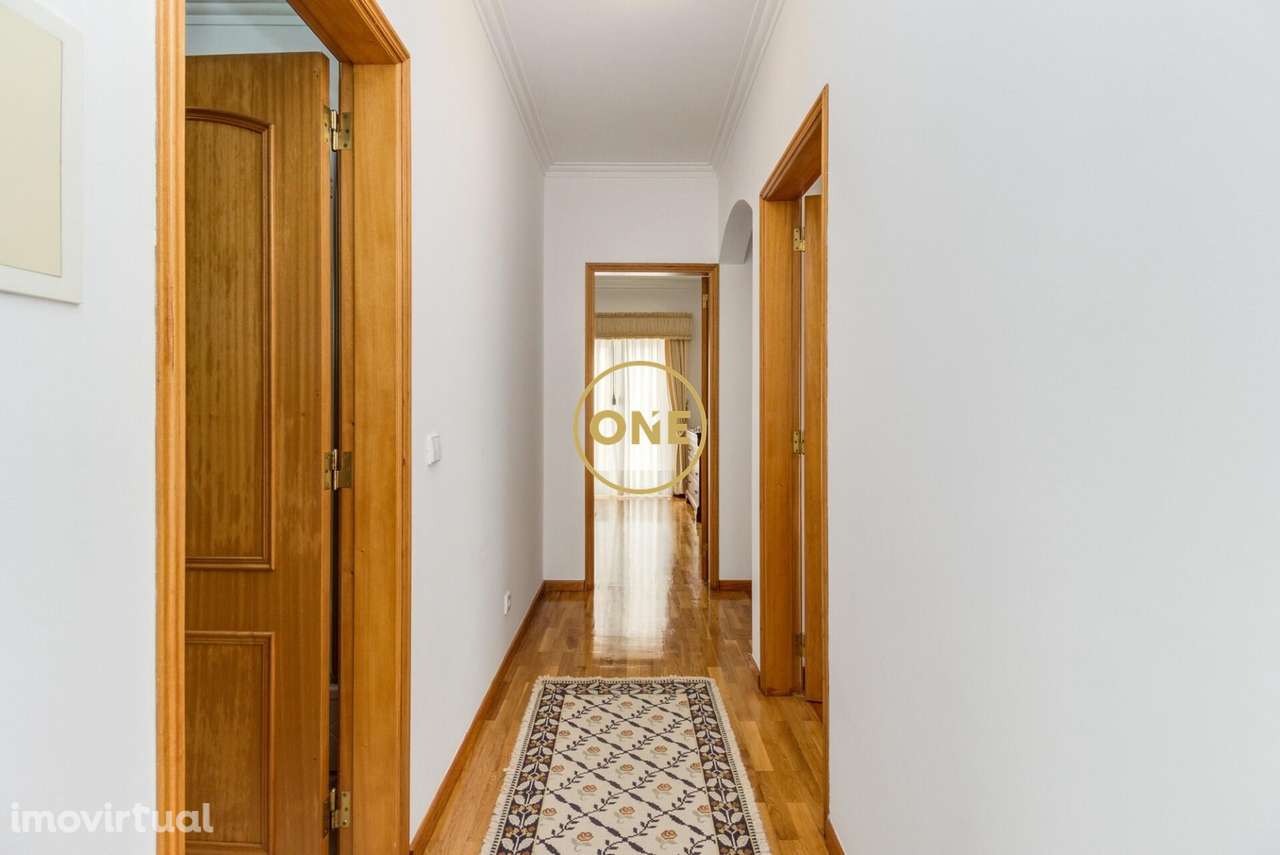 Moradia T4 com Jardim e Garagem na Ramada, Odivelas - Grande imagem: 3/59