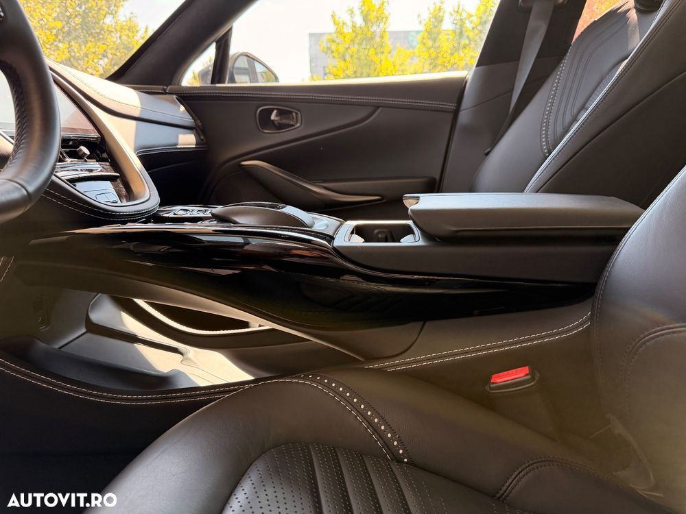 Aston Martin DBX - 21