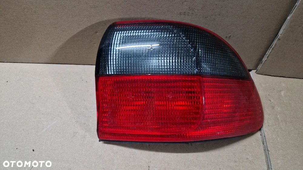OPEL OMEGA B LAMPA TYŁ PRAWA NOWA YORKA - 1