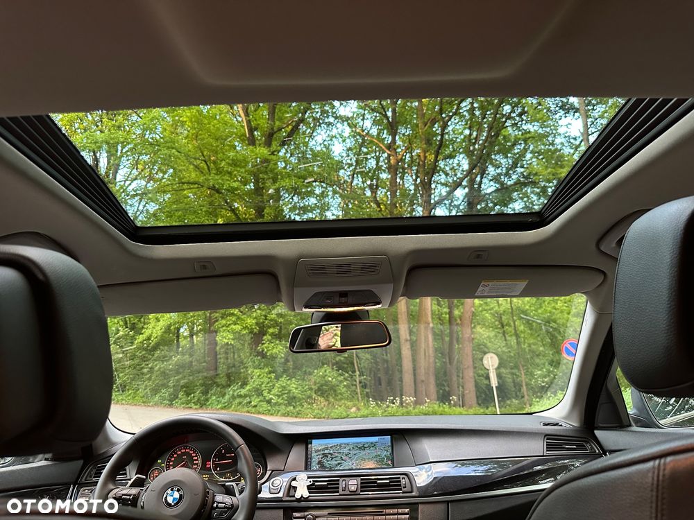 BMW Seria 5 525d - 24