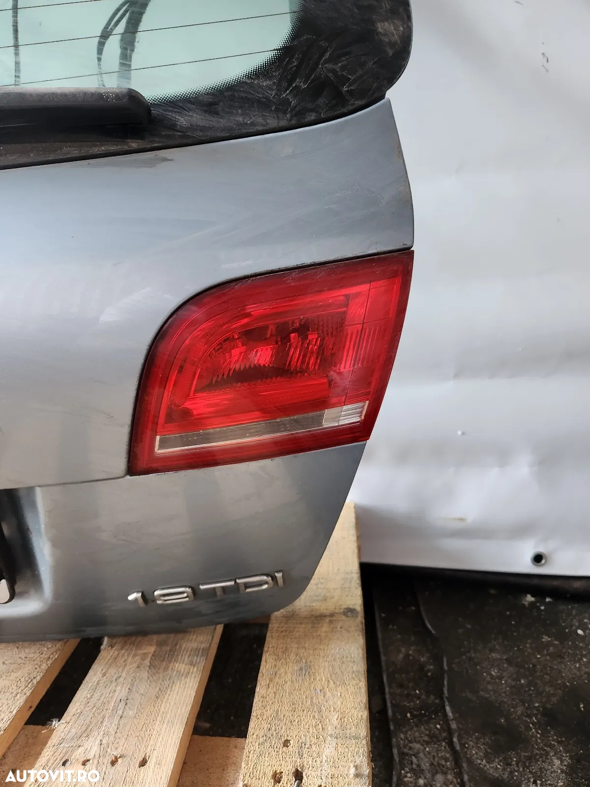 Lampa Stop Tripla Dreapta De Pe Haion Hayon Audi A3 8P An 2004-2005-2006-2007-2008 - Dezmembrari Ar - 3