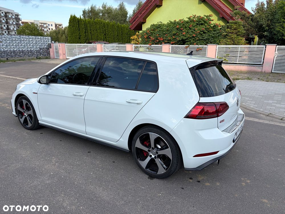 Volkswagen Golf - 5