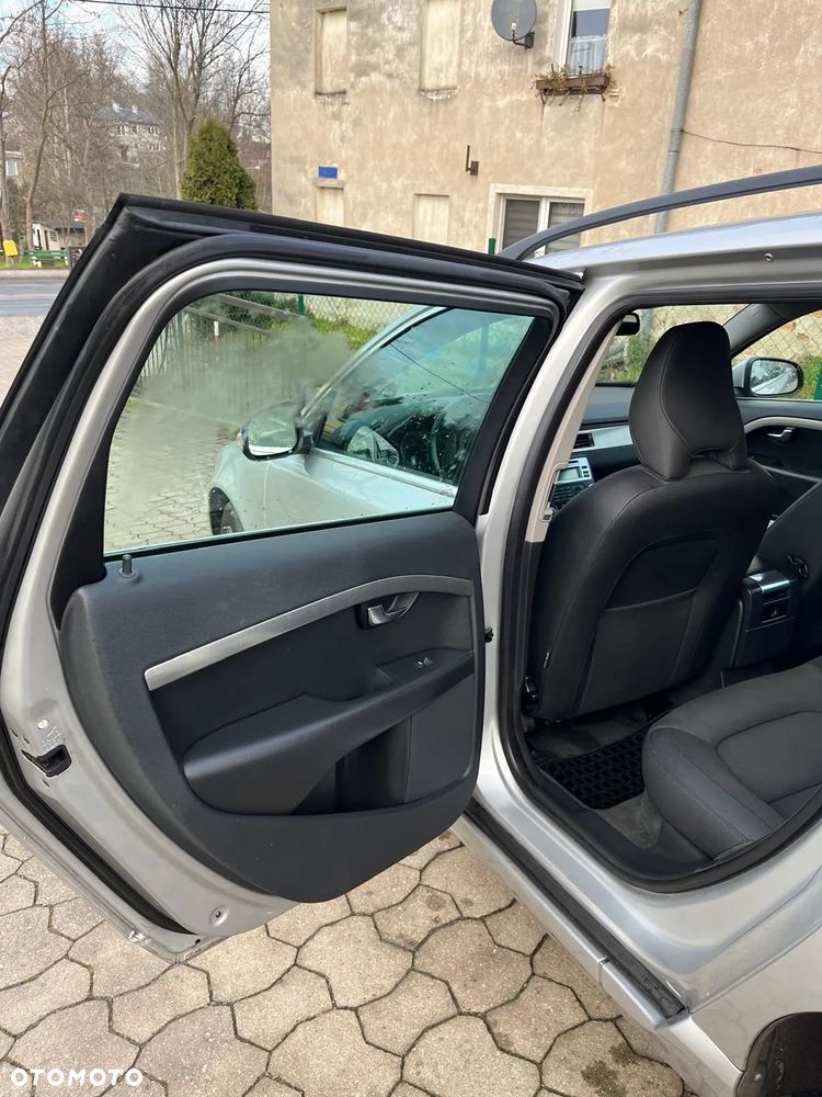 Volvo V70 D5 AWD Kinetic - 23