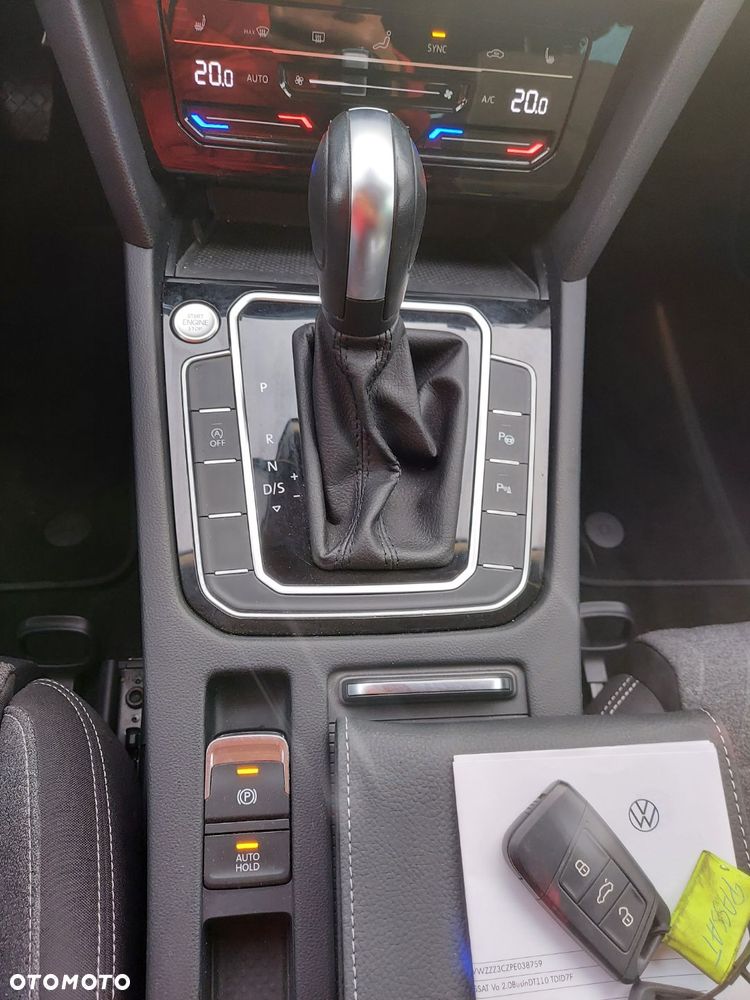 Volkswagen Passat Variant 2.0 TDI SCR DSG BlueMotion Comfortline - 23