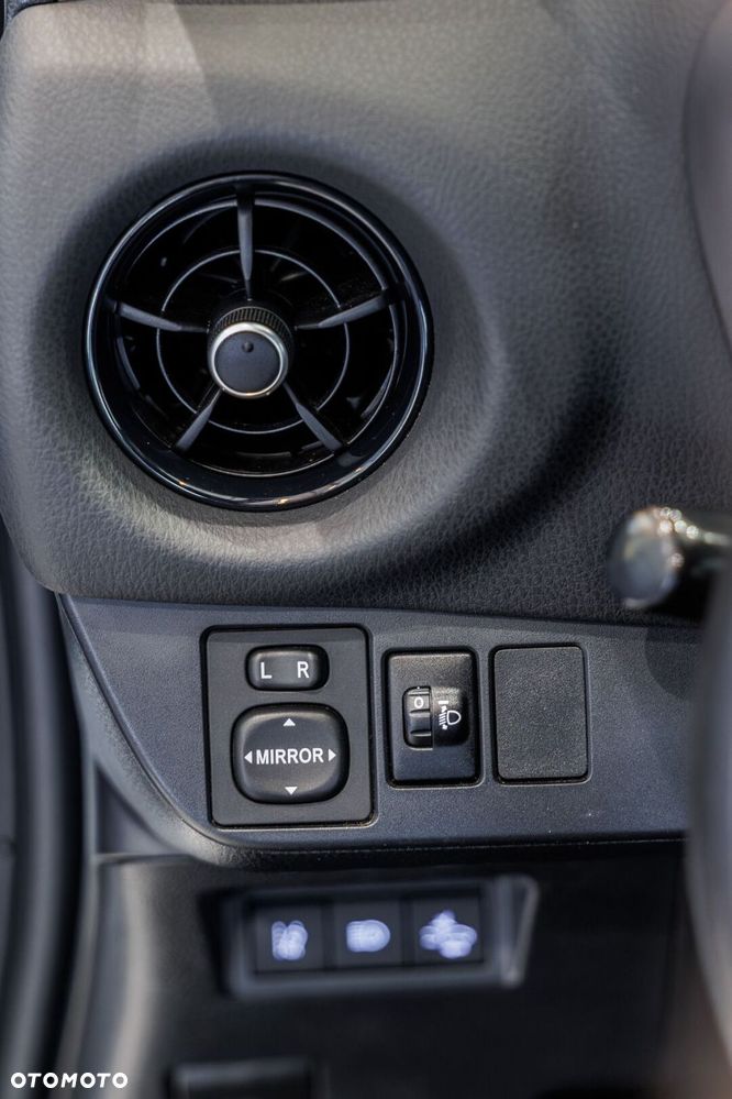 Toyota Yaris - 36