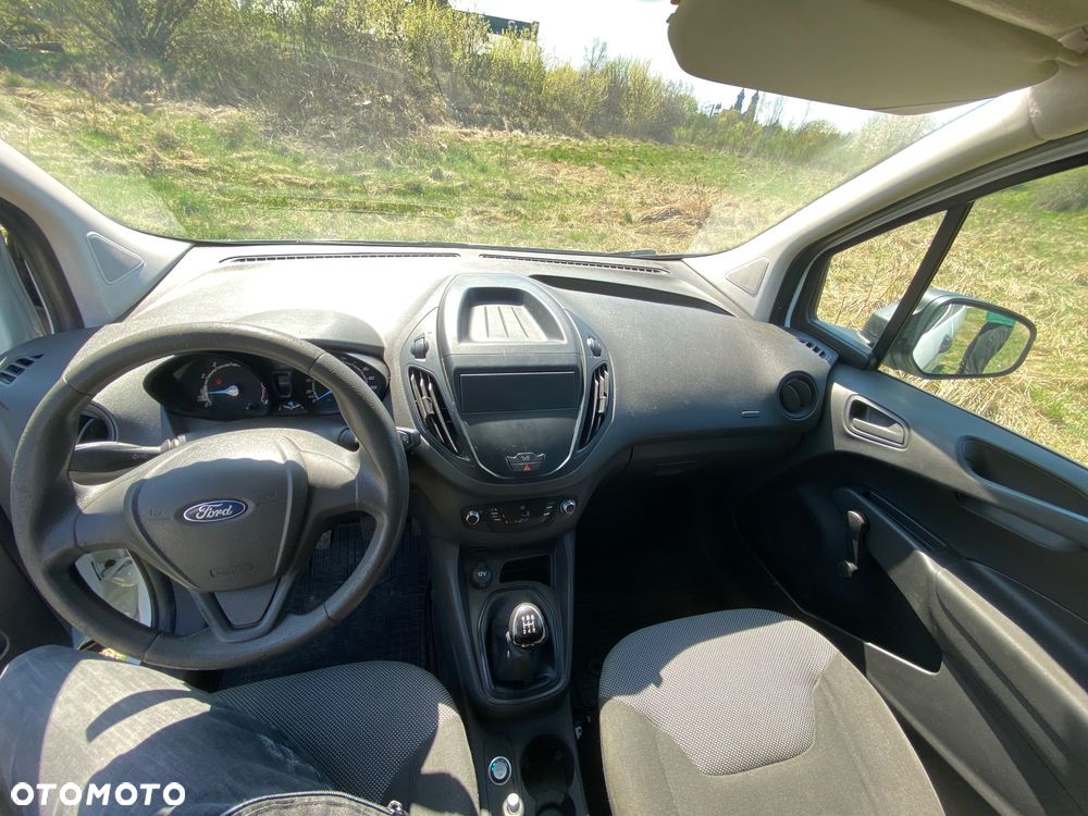 Ford Transit Courier - 10
