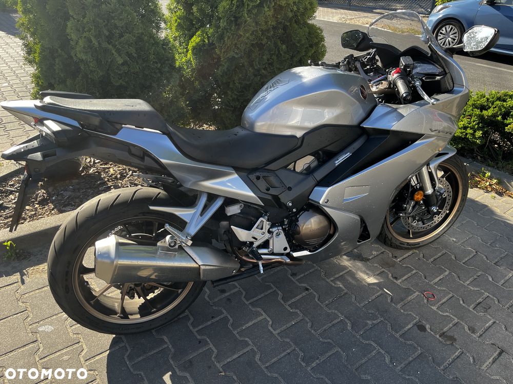 Honda VFR - 10