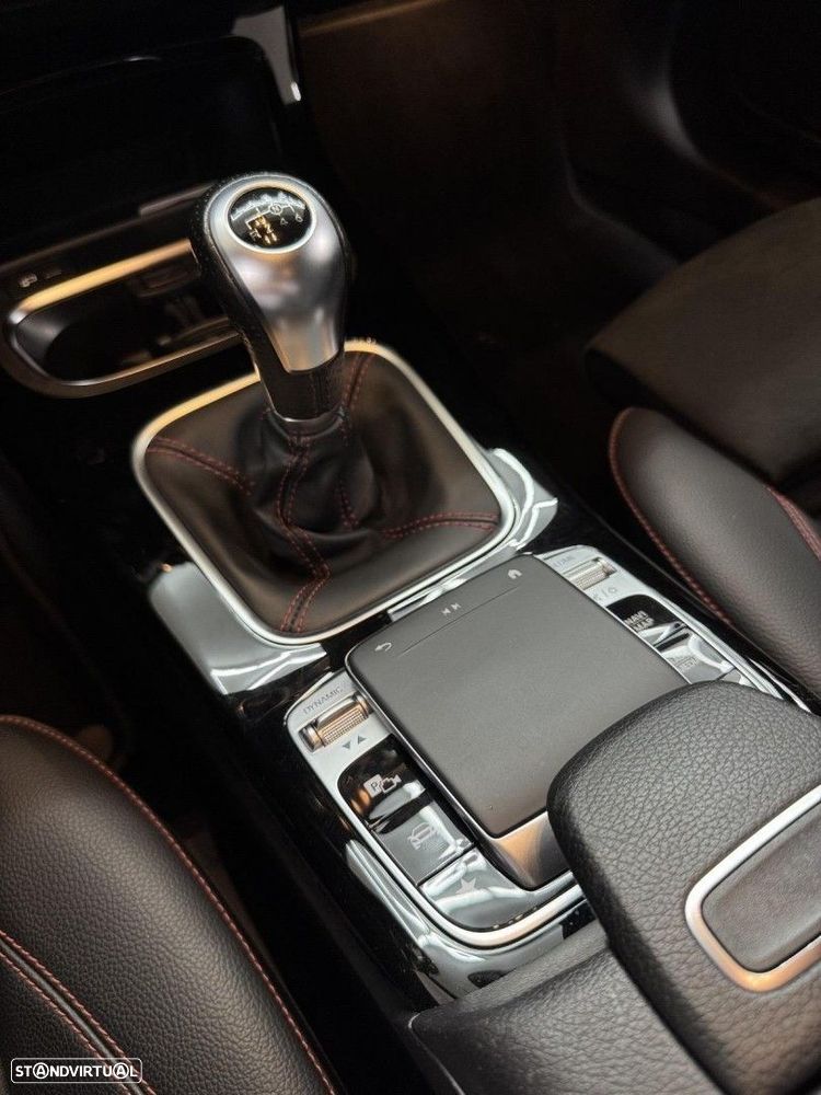 Mercedes-Benz CLA 180 d Shooting Brake AMG Line - 16