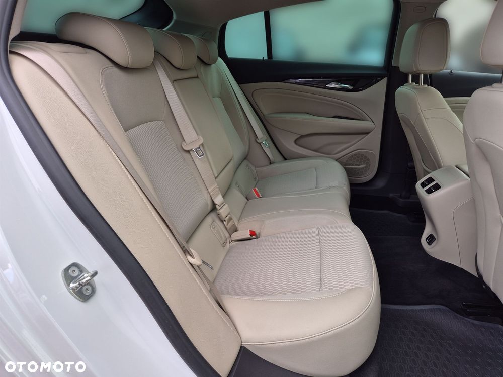 Opel Insignia 1.5 T Elite S&S - 11