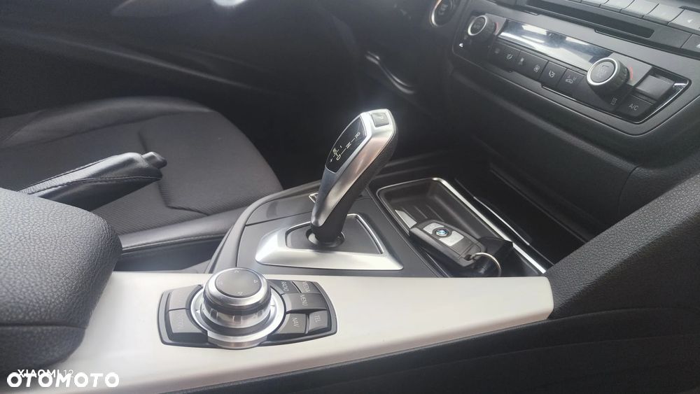 BMW Seria 3 320d Luxury Line - 15