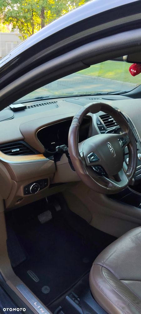 Lincoln MKC - 27