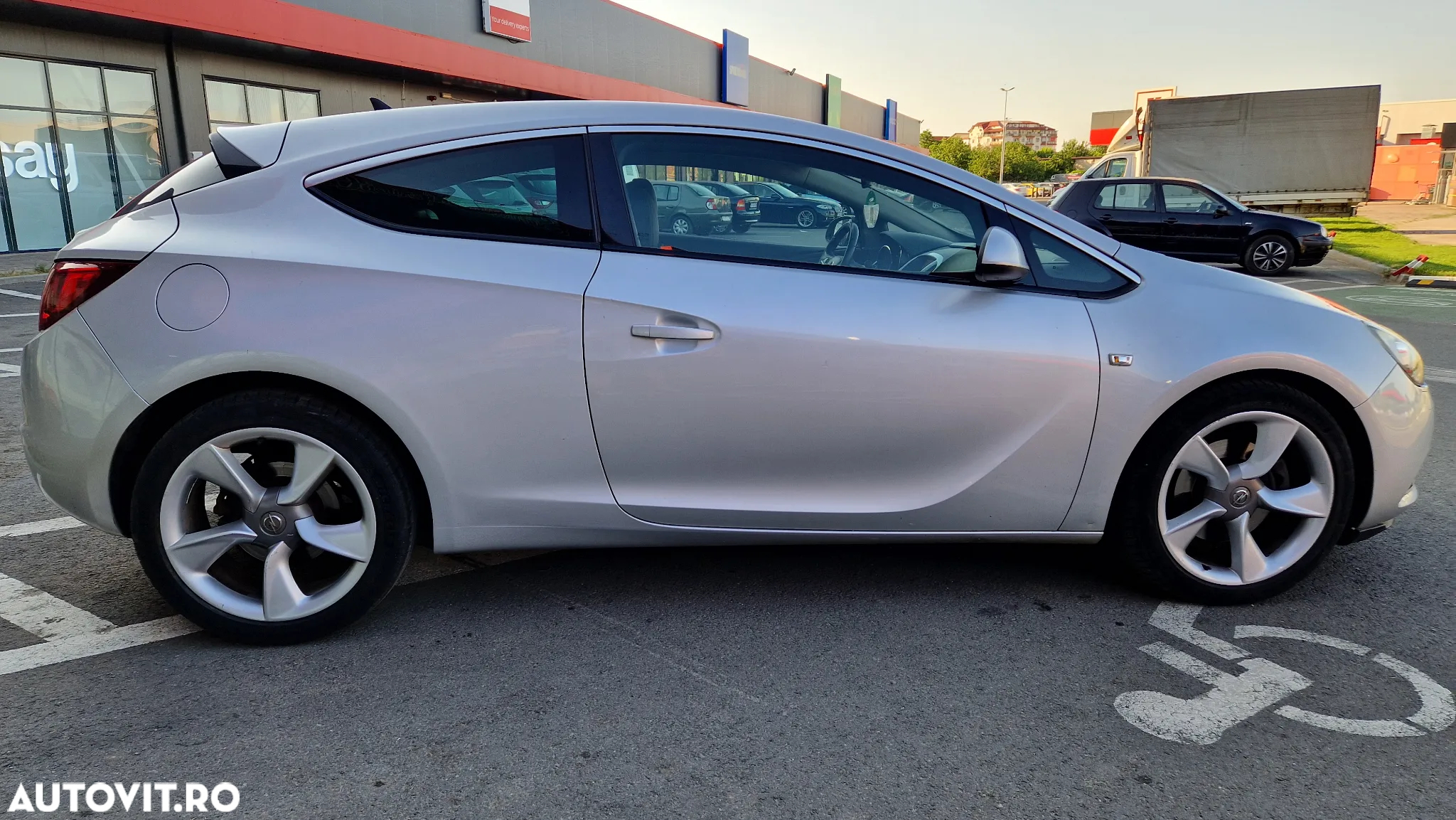Opel Astra GTC 1.7 CDTI DPF ecoFLEX Start/Stop Edition - 8