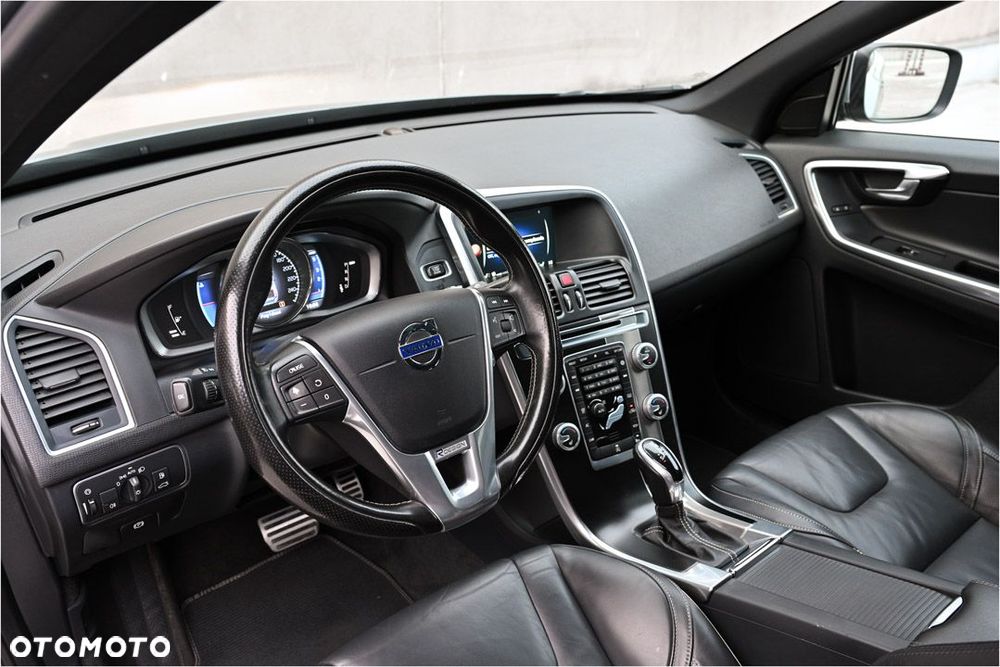 Volvo XC 60 D4 Drive-E R-Design Momentum - 32