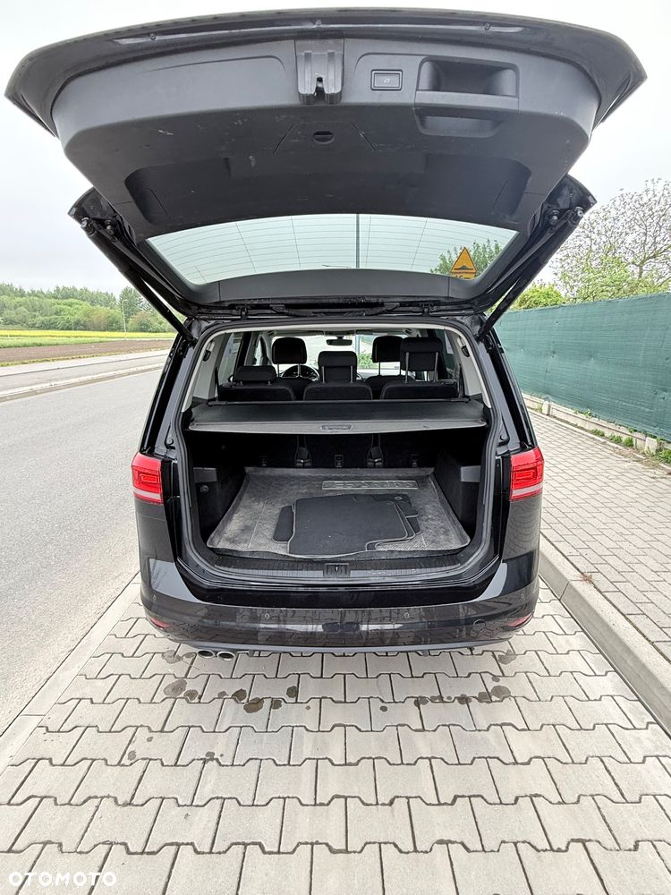 Volkswagen Touran - 13