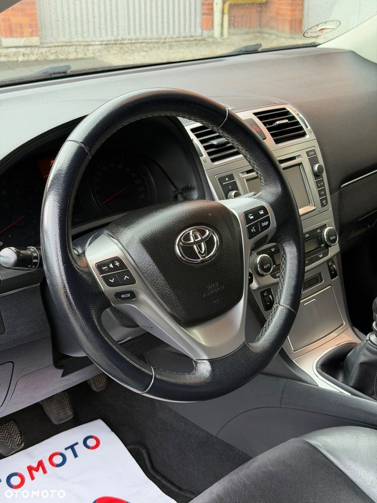 Toyota Avensis 1.8 Sol plus NAVI - 32