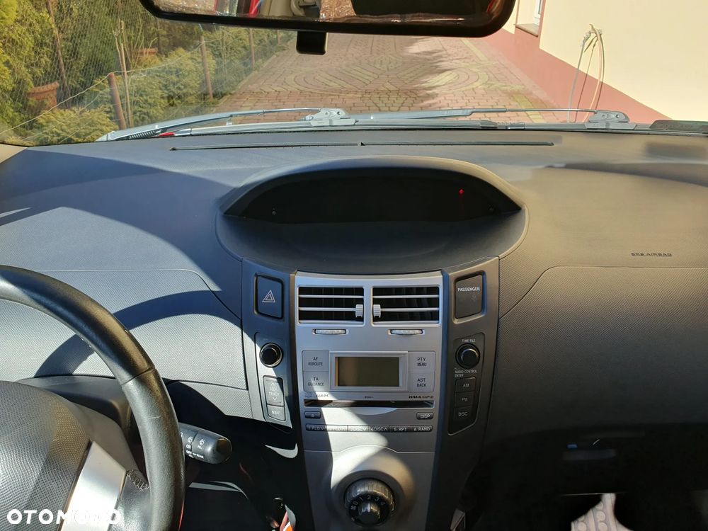 Toyota Yaris 1.3 Sol - 3