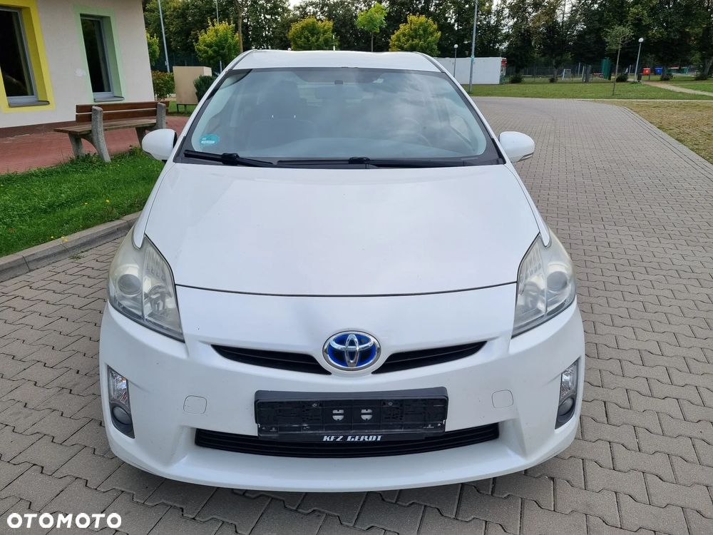 Toyota Prius (Hybrid) Life - 3