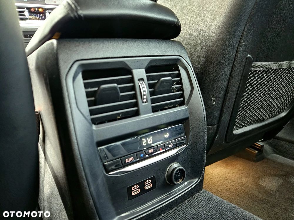 BMW Seria 3 330i xDrive M Sport - 18