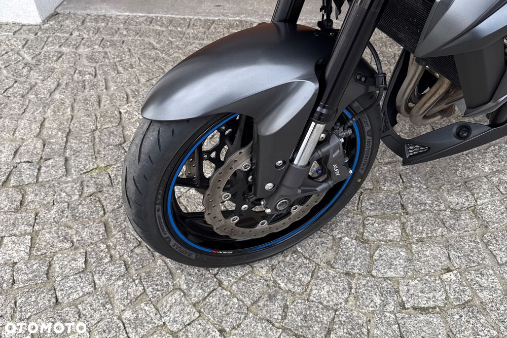 Suzuki GSX - 21