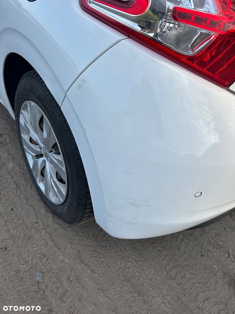 Peugeot 208 - 24