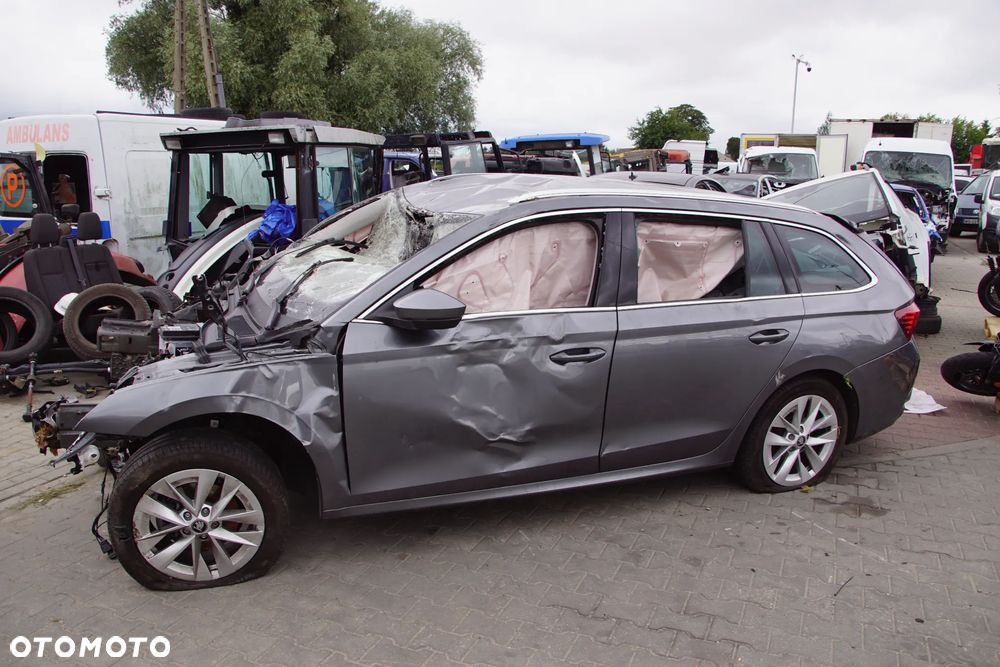 Auto na części - Skoda Octavia IV Lift 1.5 TSI 150 KM DXDB WGS LF7C 2024R Drzwi Zderzak Lampa Lusterko Klamka Szyba Deska Kokpit Sterownik Moduł Czujnik Licznik Wyświetlacz Panel Kierownica - 3