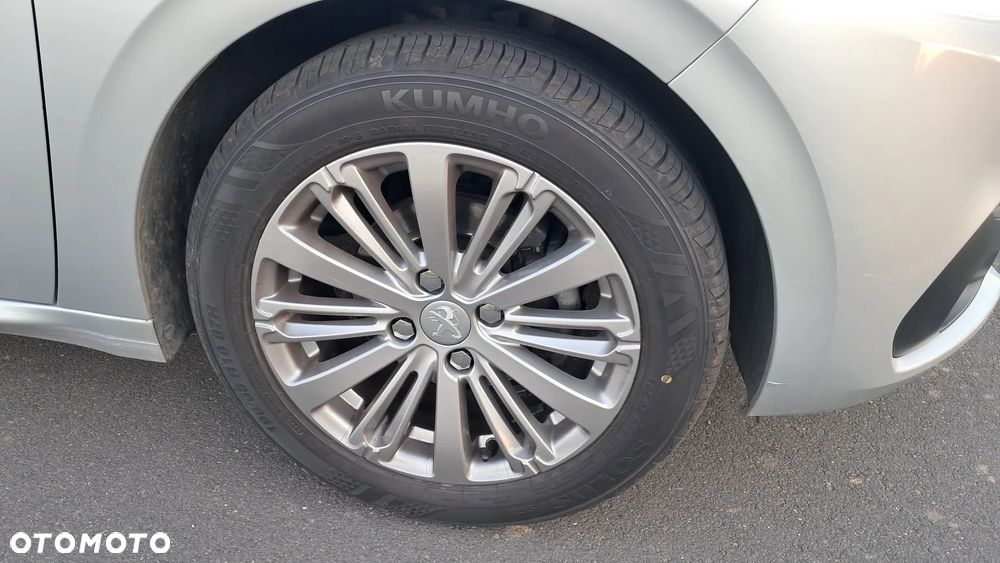 Peugeot 208 1.2 PureTech Allure - 22