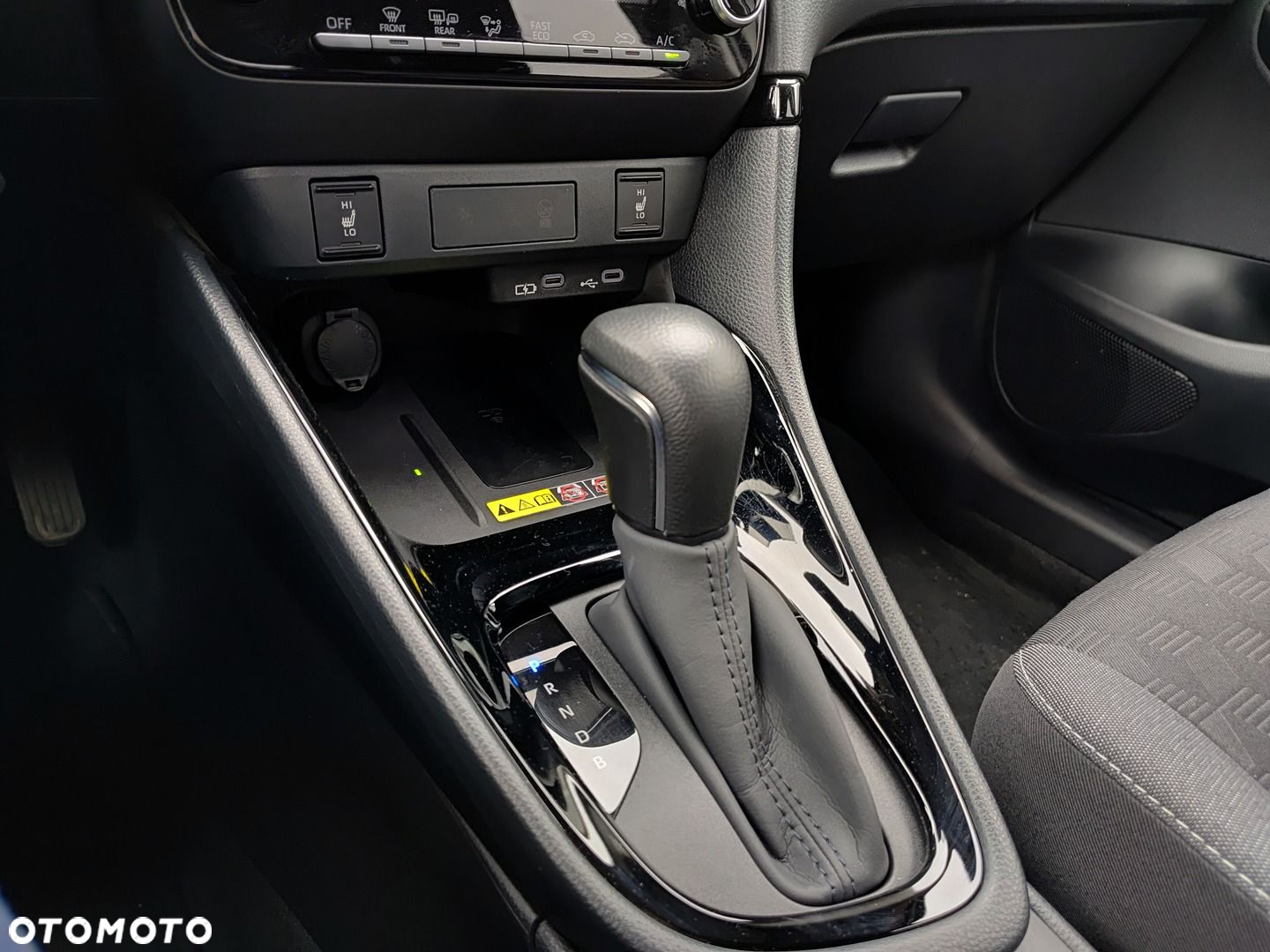 Toyota Yaris Hybrid 1.5 Style - 18