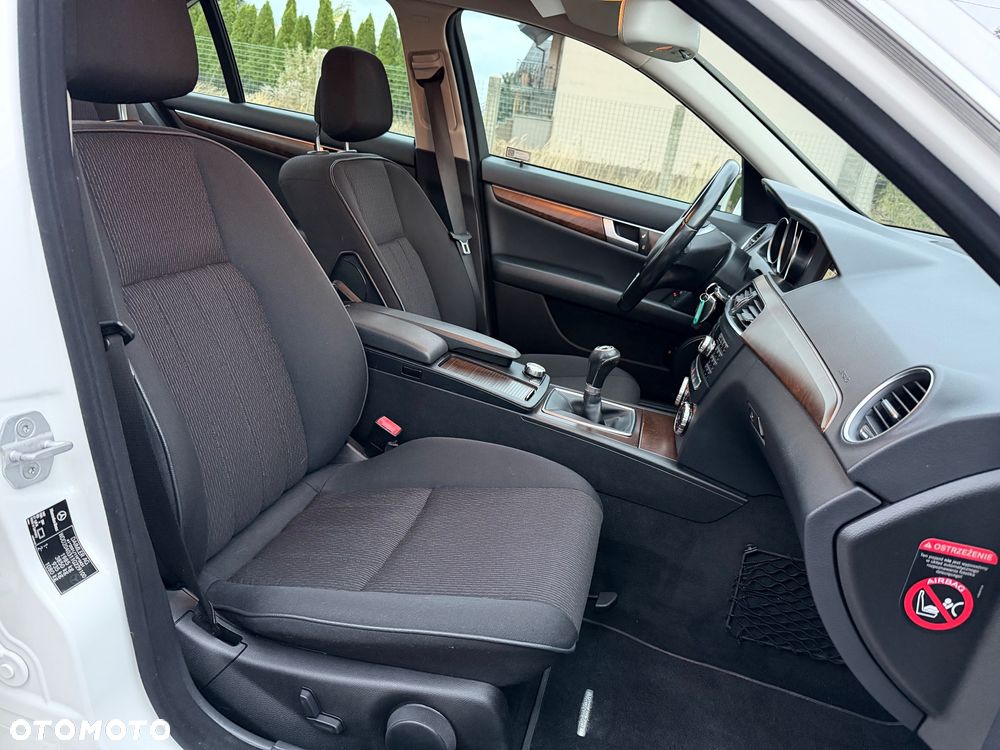 Mercedes-Benz Klasa C 180 CGI BlueEff Elegance - 8