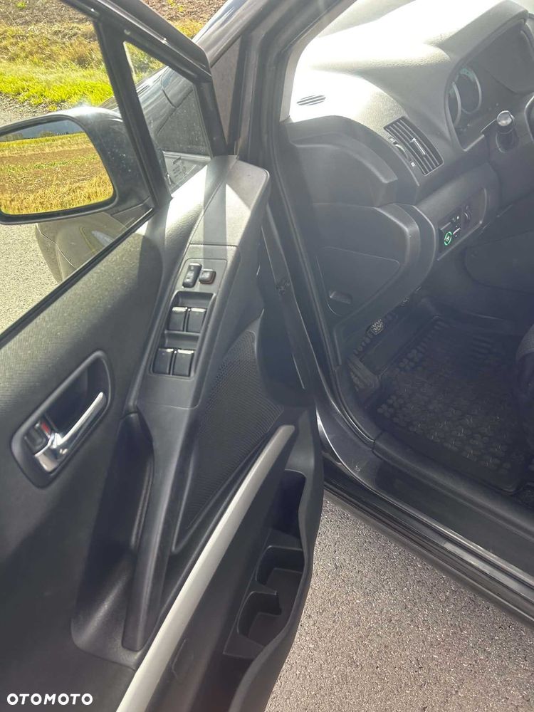 Toyota Corolla Verso - 7