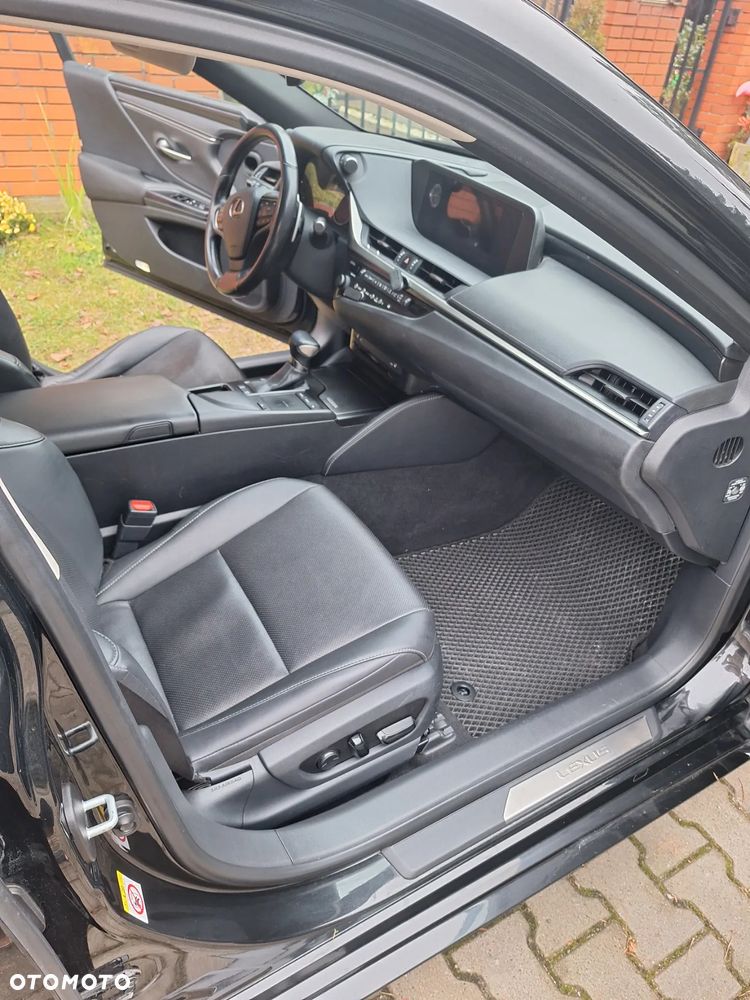 Lexus ES 300h Style Edition - 6