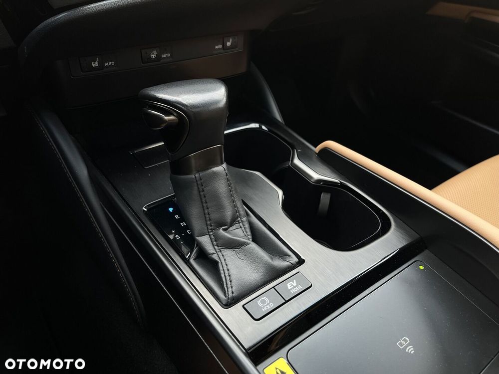 Lexus ES 300h Business Edition - 29