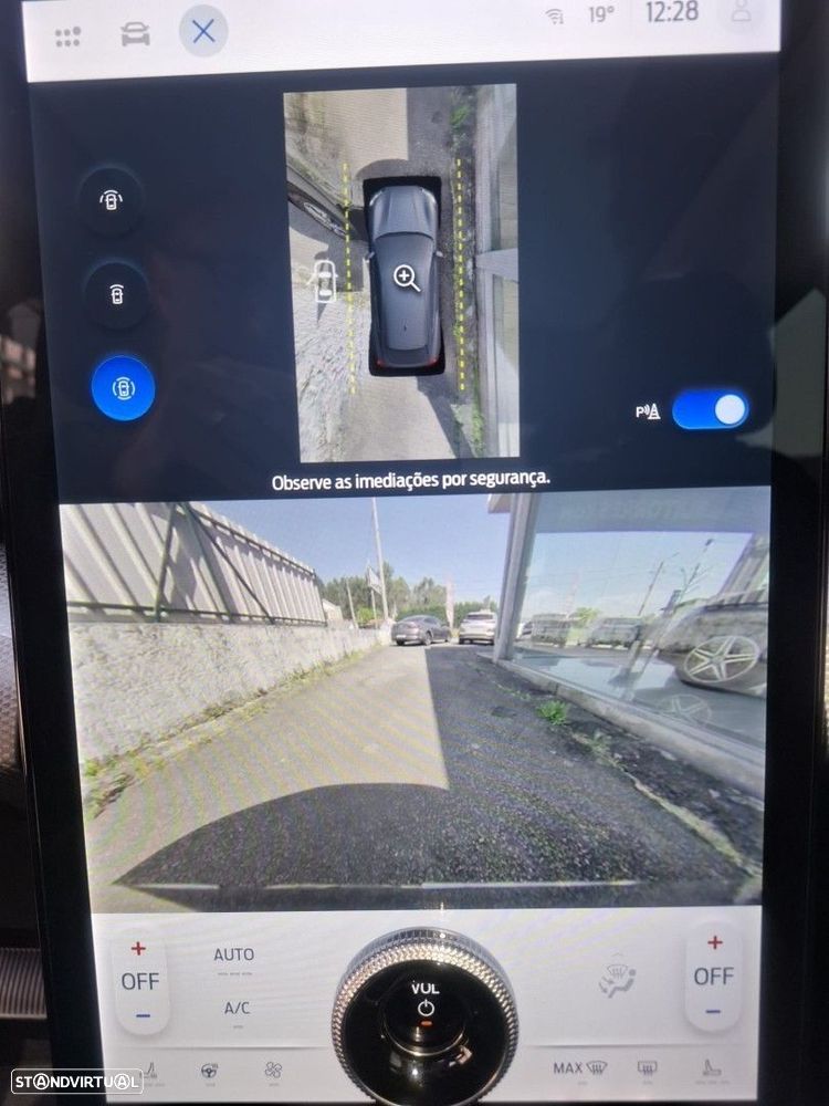 Ford Mustang Mach-E - 12