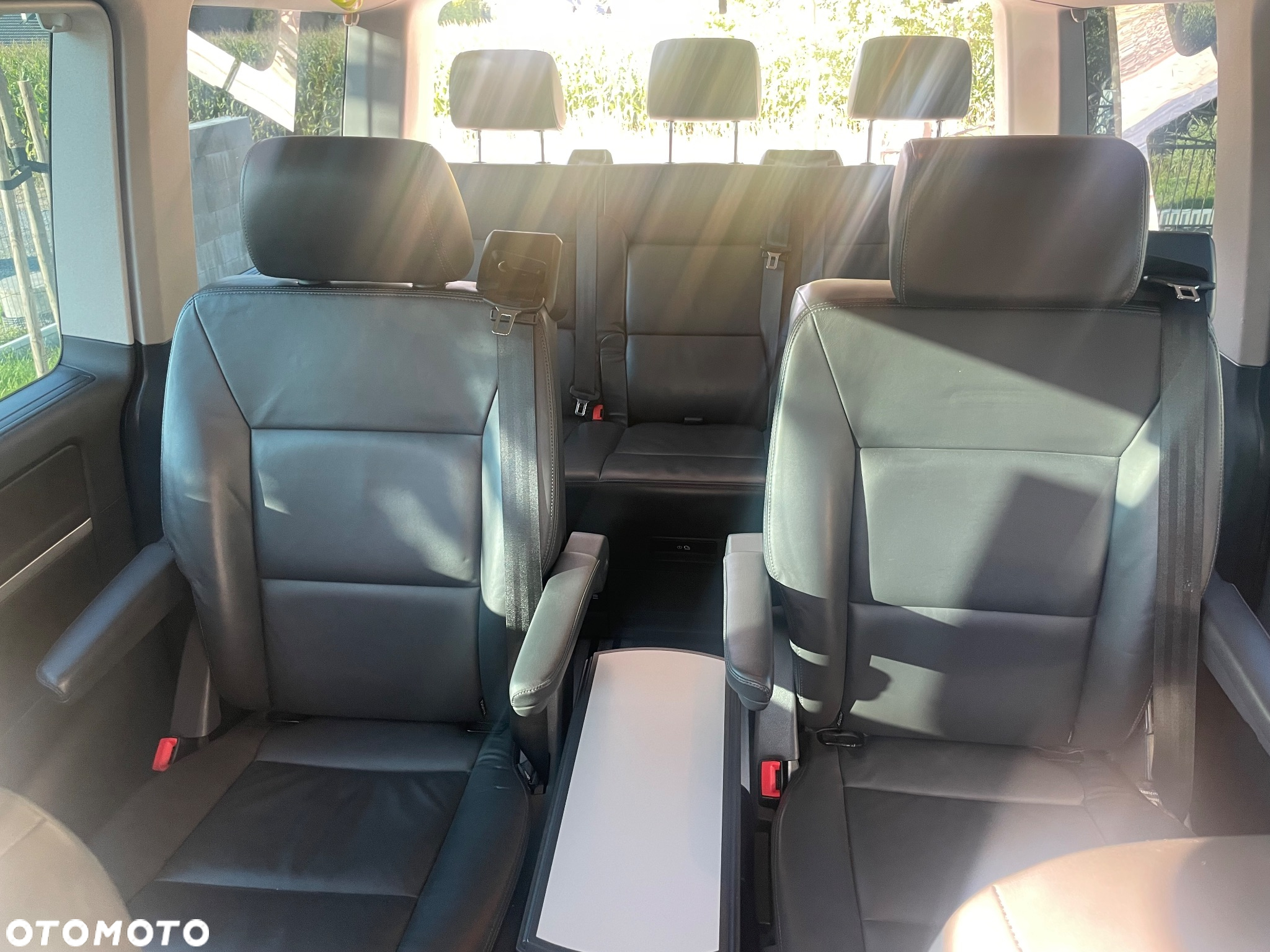Volkswagen Multivan - 13