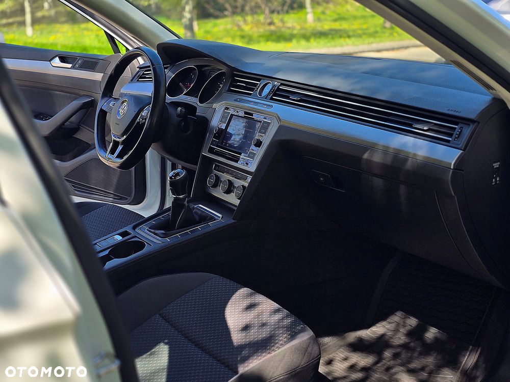 Volkswagen Passat 1.6 TDI BMT City - 18
