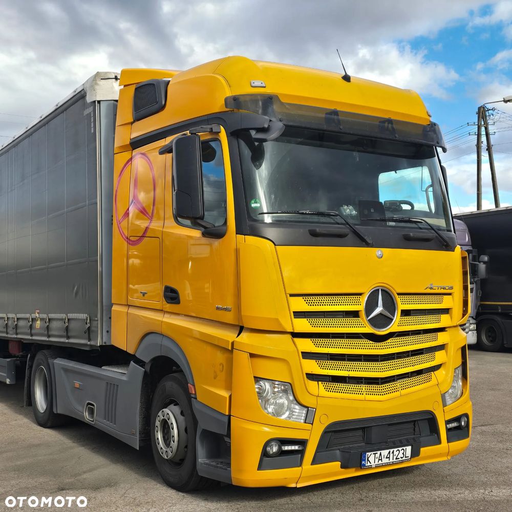 Mercedes-Benz Actros - 3