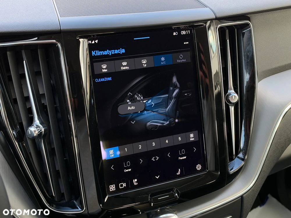 Volvo XC 60 B4 B Momentum Pro - 19